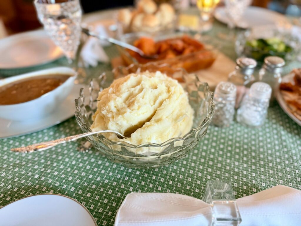 Kom met romige aardappelpuree, de basis voor een gezonde stamppot