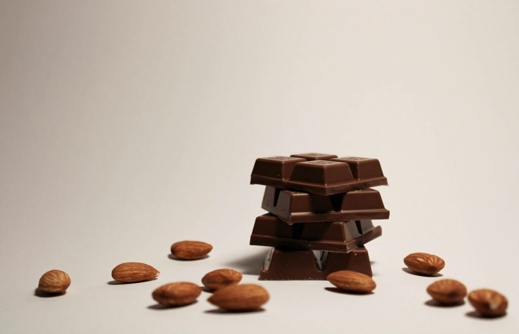Pure chocolade met noten, voorbeelden van magnesiumrijke voeding