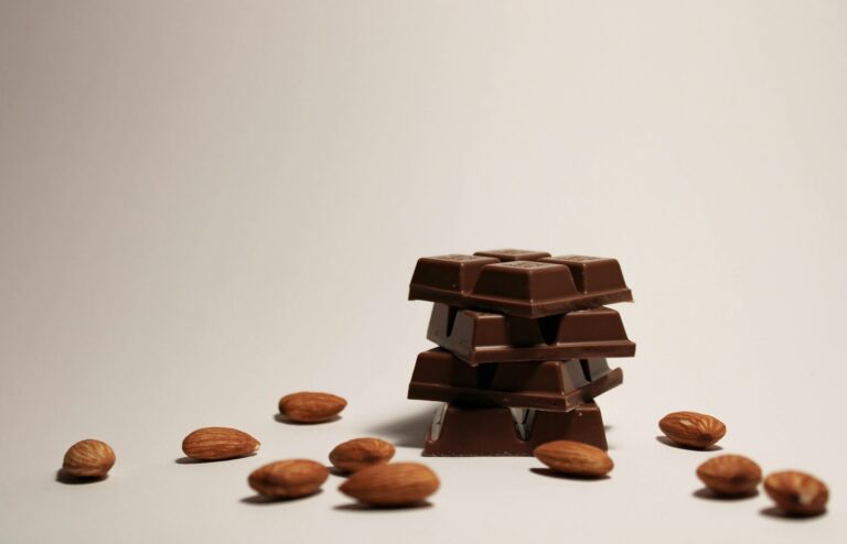 Pure chocolade met noten, voorbeelden van magnesiumrijke voeding